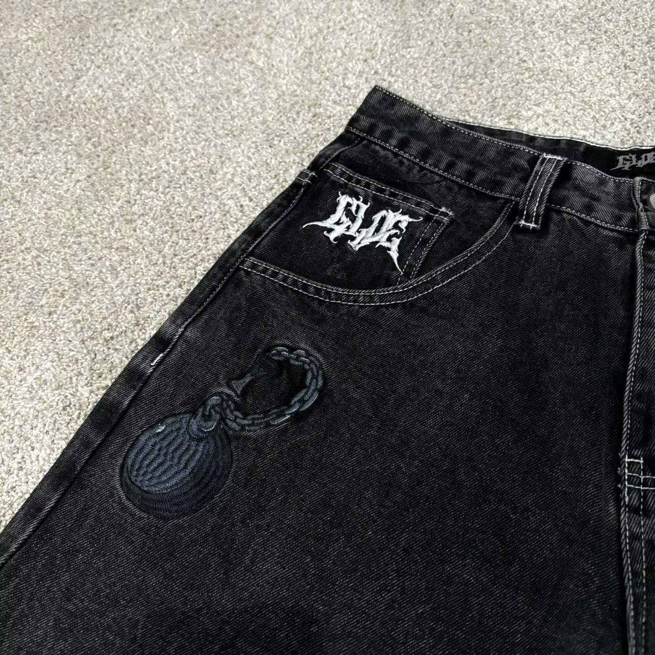 Jeans Y2K Black Pants Mens Hip Hop Big Pocket Design Cartoon Embroidery Baggy Jeans High Waist Wide Leg Floor Mopping Trousers